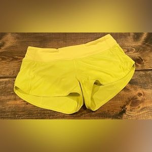 LULULEMON 2.5 in speed up shorts - Yellow